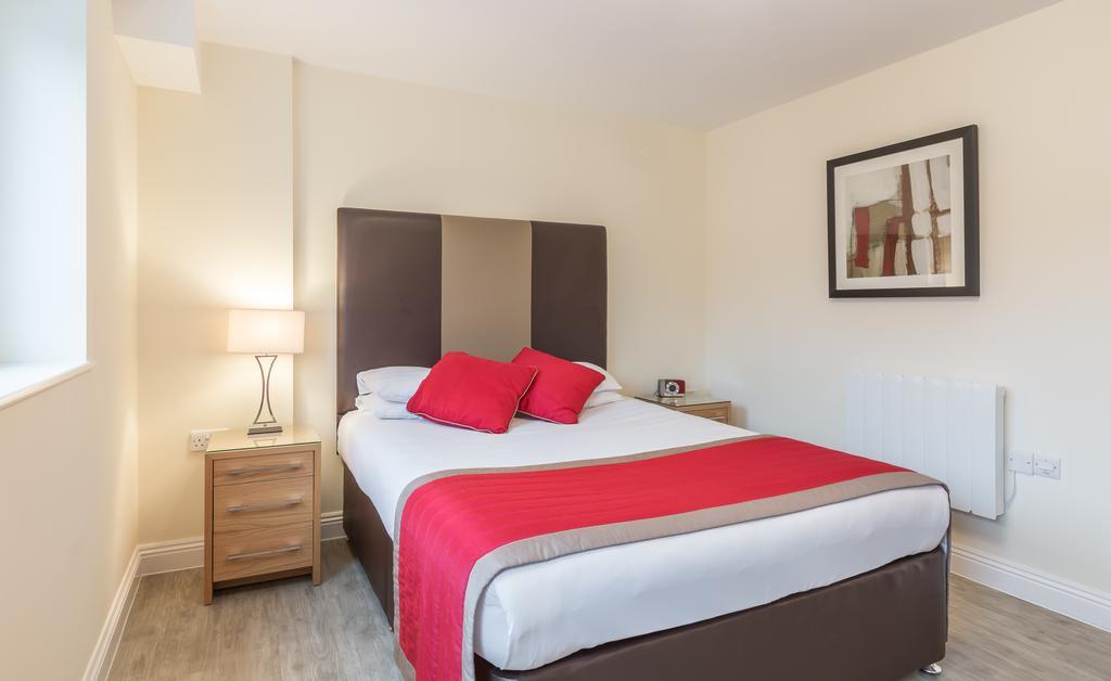 House Of Fisher - Central Point Basingstoke Room photo